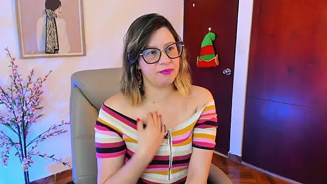 Chanelll Taylorr  online show from 11.22.25