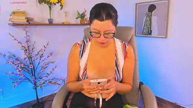 Chanelll Taylorr  online show from 04.26.26