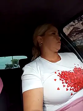 Snapshot of natally_ross21 chatting on 12.13.24 natally ross21 online show from 12.13.24