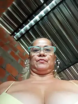 Snapshot of natally_ross21 chatting on 09.21.25 natally ross21 online show from 09.21.25