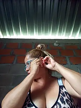 Snapshot of natally_ross21 chatting on 10.02.25 natally ross21 online show from 10.02.25