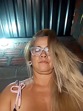 Snapshot of natally_ross21 chatting on 10.05.25 natally ross21 online show from 10.05.25