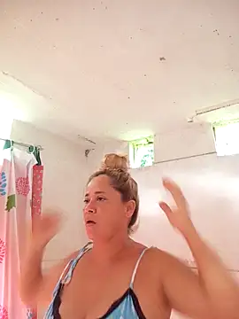 Snapshot of natally_ross21 chatting on 10.18.25 natally ross21 online show from 10.18.25