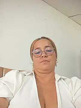 Snapshot of natally_ross21 chatting on 10.25.25 natally ross21 online show from 10.25.25