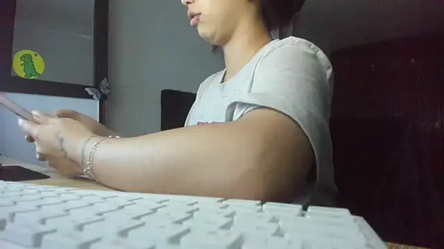 Snapshot of Fiore_Sanz_ chatting on 12.23.24 Fiore Sanz online show from 12.23.24