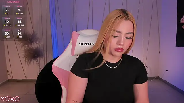 Snapshot of SamanthaKlein_ chatting on 11.21.25 SamanthaKlein online show from 11.21.25