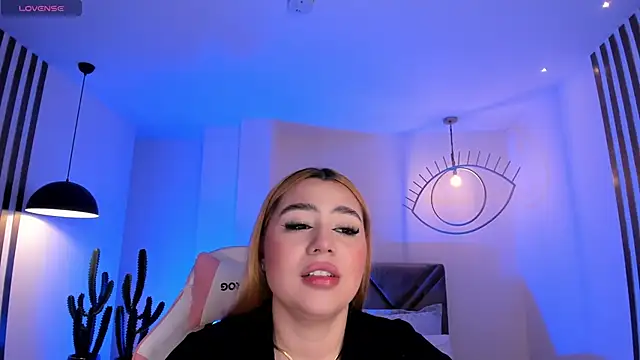 Snapshot of SamanthaKlein_ chatting on 12.05.25 SamanthaKlein online show from 12.05.25