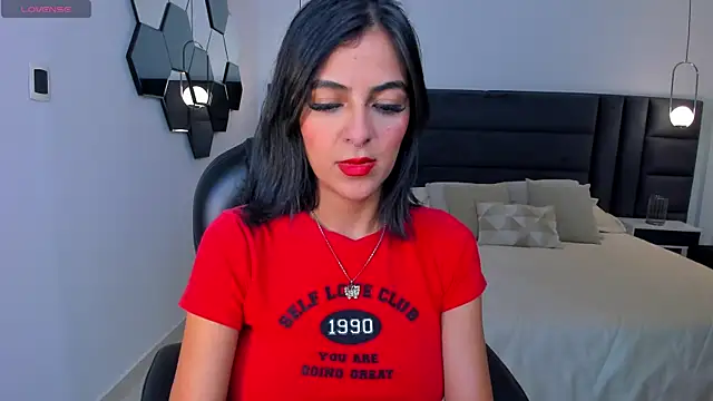 Snapshot of VictoriaMilan_ chatting on 12.14.24 VictoriaMilan online show from 12.14.24
