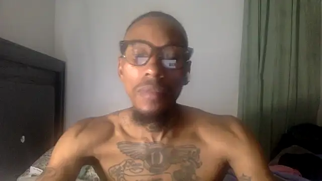 Snapshot of KingDerRico chatting on 10.09.25 KingDerRico online show from 10.09.25