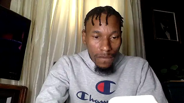 Snapshot of KingDerRico chatting on 10.27.25 KingDerRico online show from 10.27.25