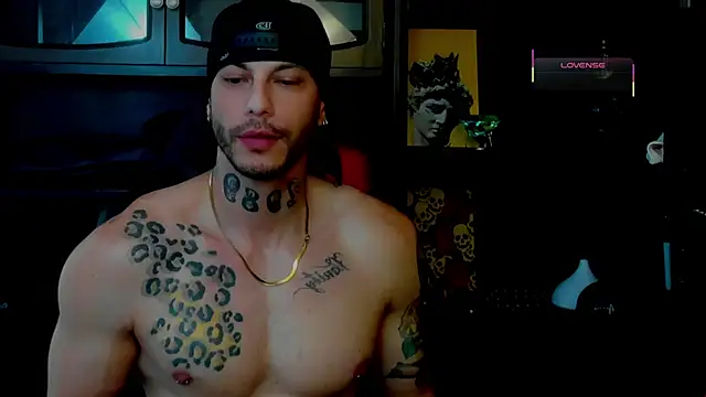 Snapshot of RickG_Oficial chatting on 10.25.25 RickG Oficial online show from 10.25.25