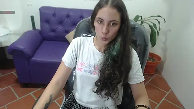 Snapshot of xlunna chatting on 12.02.24 xlunna online show from 12.02.24
