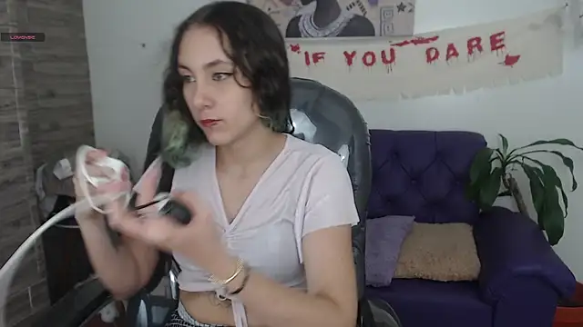 Snapshot of xlunna chatting on 12.20.24 xlunna online show from 12.20.24