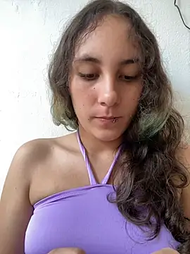 Snapshot of xlunna chatting on 12.31.24 xlunna online show from 12.31.24