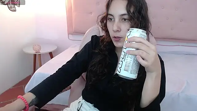 Snapshot of xlunna chatting on 01.22.25 xlunna online show from 01.22.25