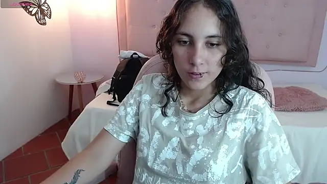 Snapshot of xlunna chatting on 02.06.25 xlunna online show from 02.06.25