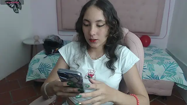 Snapshot of xlunna chatting on 02.14.25 xlunna online show from 02.14.25