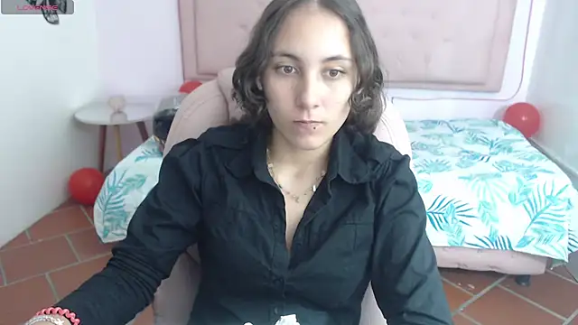 Snapshot of xlunna chatting on 02.15.25 xlunna online show from 02.15.25