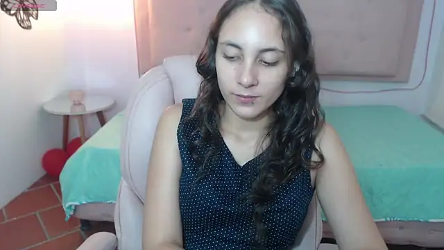 Snapshot of xlunna chatting on 02.26.25 xlunna online show from 02.26.25