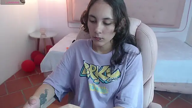 Snapshot of xlunna chatting on 02.27.25 xlunna online show from 02.27.25