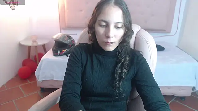 Snapshot of xlunna chatting on 02.28.25 xlunna online show from 02.28.25