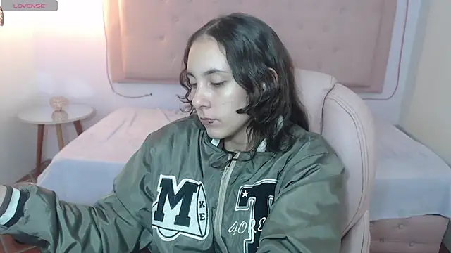 Snapshot of xlunna chatting on 03.09.25 xlunna online show from 03.09.25