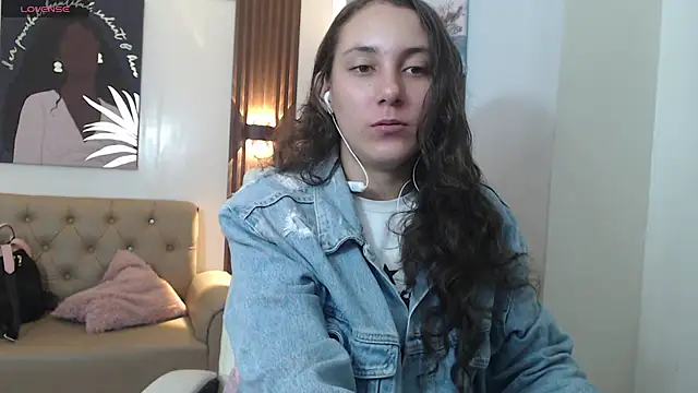 Snapshot of xlunna chatting on 09.23.25 xlunna online show from 09.23.25