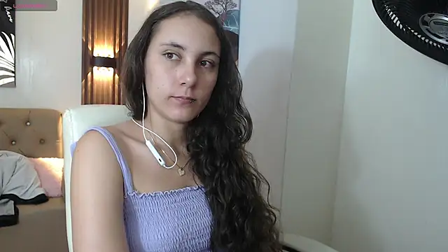Snapshot of xlunna chatting on 09.25.25 xlunna online show from 09.25.25