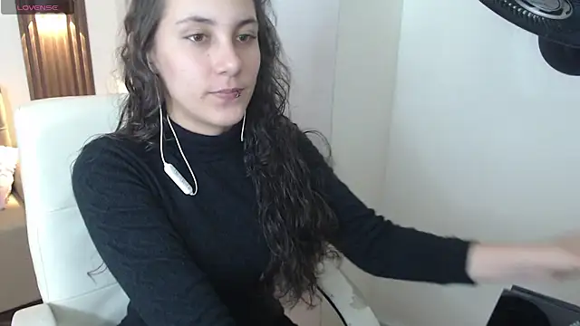 Snapshot of xlunna chatting on 09.26.25 xlunna online show from 09.26.25