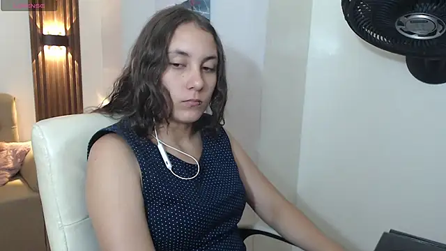 Snapshot of xlunna chatting on 10.11.25 xlunna online show from 10.11.25