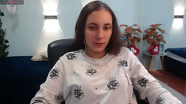 Snapshot of xlunna chatting on 10.18.25 xlunna online show from 10.18.25