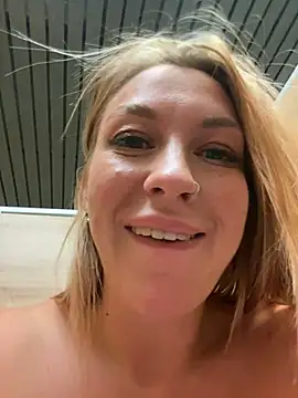 Snapshot of Sweet___Emily chatting on 12.10.24 Sweet Emily online show from 12.10.24