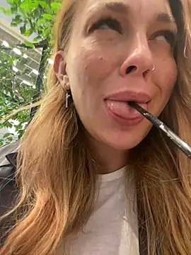 Snapshot of Sweet___Emily chatting on 12.11.24 Sweet Emily online show from 12.11.24