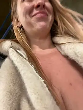 Snapshot of Sweet___Emily chatting on 12.18.24 Sweet Emily online show from 12.18.24