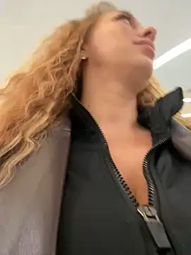 Snapshot of Sweet___Emily chatting on 12.23.24 Sweet Emily online show from 12.23.24