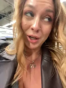 Snapshot of Sweet___Emily chatting on 01.02.25 Sweet Emily online show from 01.02.25