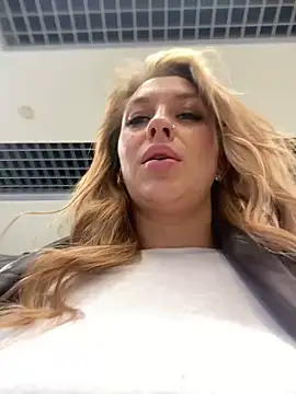 Snapshot of Sweet___Emily chatting on 01.10.25 Sweet Emily online show from 01.10.25