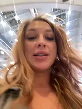 Snapshot of Sweet___Emily chatting on 01.19.25 Sweet Emily online show from 01.19.25