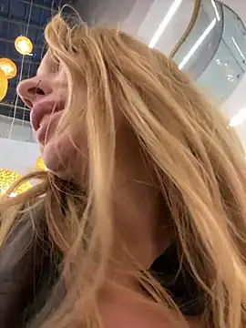 Snapshot of Sweet___Emily chatting on 02.04.25 Sweet Emily online show from 02.04.25