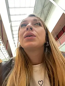 Snapshot of Sweet___Emily chatting on 09.25.25 Sweet Emily online show from 09.25.25