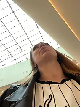 Snapshot of Sweet___Emily chatting on 10.13.25 Sweet Emily online show from 10.13.25