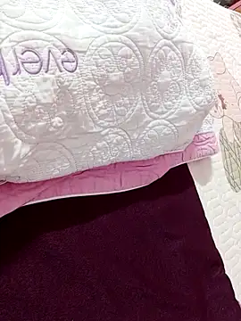 Snapshot of 2_sex chatting on 12.17.25 2 sex online show from 12.17.25