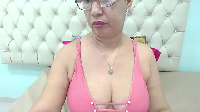 Snapshot of MilfPleasure chatting on 01.26.25 MilfPleasure online show from 01.26.25
