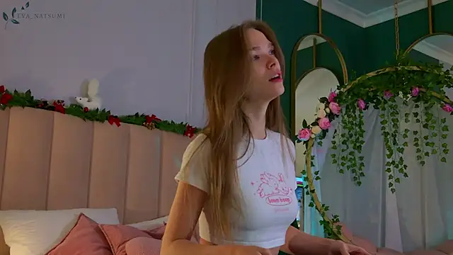 Snapshot of Eva_Natsumi chatting on 12.16.24 Eva Natsumi online show from 12.16.24