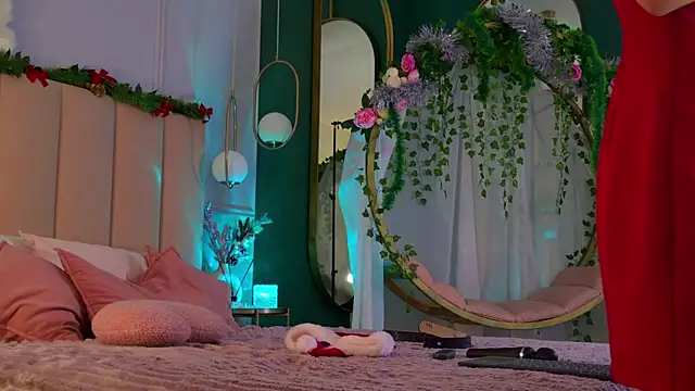 Snapshot of Eva_Natsumi chatting on 12.27.24 Eva Natsumi online show from 12.27.24