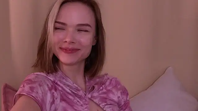 Snapshot of Eva_Natsumi chatting on 02.03.25 Eva Natsumi online show from 02.03.25