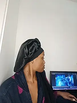 Snapshot of Queen-Chocolate chatting on 06.18.26 Queen-Chocolate online show from 06.18.26