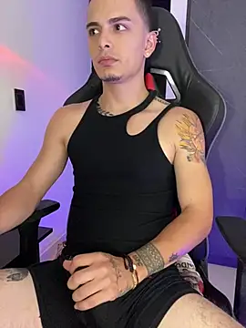 Snapshot of danny_42027 chatting on 02.08.25 danny 42027 online show from 02.08.25