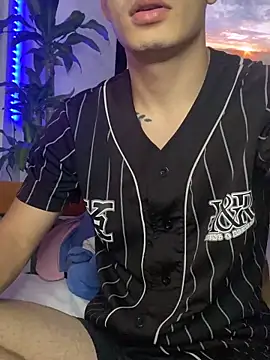 Snapshot of danny_42027 chatting on 03.21.25 danny 42027 online show from 03.21.25