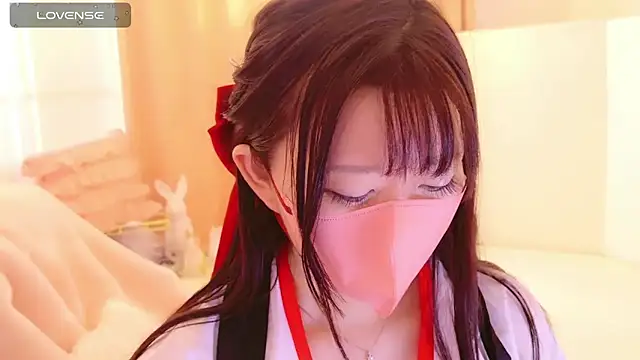 Snapshot of maii- chatting on 02.23.25 maii- online show from 02.23.25